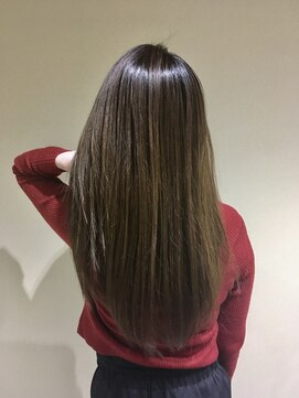 ゼン(Zen.) ロングヘアのグラデーションカラー