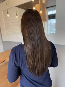 アルベリー ヘアーアンドスパ 浜松上島店(ALBELY hair&spa) ブリーチ１回の髪の毛を鏡面仕上げの縮毛矯正