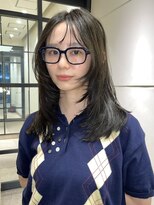 ベチカ(vetica)&nbsp;ダークオリーブのミディアムレイヤースタイル