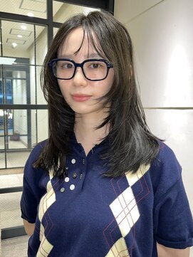 ベチカ(vetica) ダークオリーブのミディアムレイヤースタイル