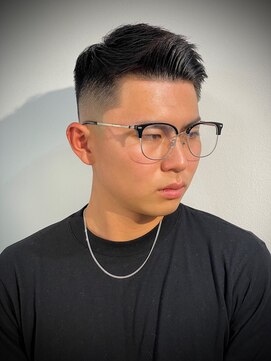 フェザーアップ/スキンフェード〇