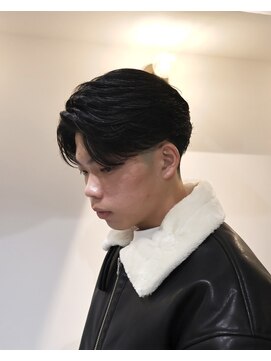 シーンバイラッド ヘルム(SCENE by RAD helm) 刈り上げニュアンスパーマ