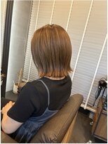 アンレーブ ヘア メイク&nbsp;ツヤ感たっぷり外ハネ切りっぱなしボブ/秋カラー