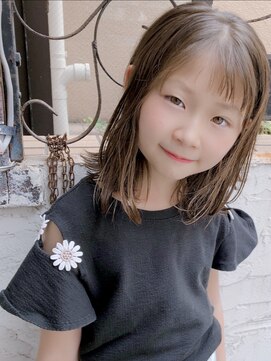 ナナカバイミーツハンド(nana.ca by meetsHAND) kidsカット × ばっさり切りっぱなし