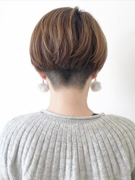 ザヘアメイクシェア(THE -HAIR MAKE SHARE-) オシャレ刈り上げ女子♪ピアスも輝く冬首長スタイル