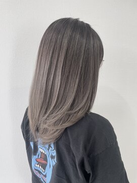 イト(ito.) バレイヤージュグレージュ_ホワイトグレージュ_くびれヘア