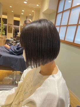 ヘアーアンドスパ フラップス(FLAPS) 前下がりボブ