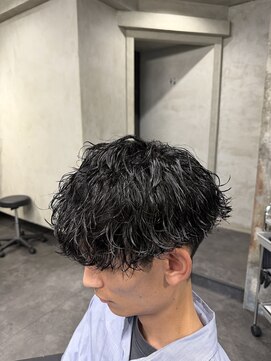 クロー(CROW) 波巻きパーマ