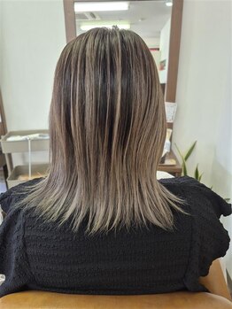 エーガール美容室(A-girl)の写真/【トレンド感◎】透明感が魅力的なハイトーンカラーでも、ダメージレスで理想の色味を実現します♪