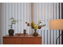 ホミ(FOMI)の雰囲気（木のインテリアが落ち着く空間）