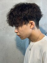 ニアウ 新宿(Niau)&nbsp;MEN’S/リバースセンターパート/ニュアンスパーマ/新宿