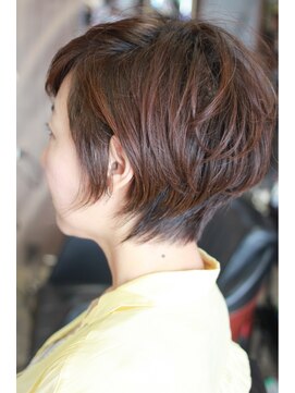 オーバーキャプテンネイキッド(OVER CAPTAIN NAKED) ソフトツーブロック＊耳かけメリハリショート