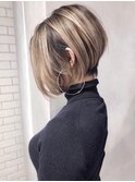 ハイライトショート_イメチェン美髪外ハネボブホワイトブロンド