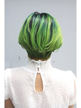 マーシー(MAAAAAC) 【MERCY】ネオングリーングラデーションショート