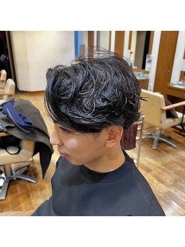 エクリ 麻布十番(equri) 前下がりセンターパートニュアンスパーマ