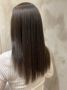 ポルム パプリカ(polum paprika) 20代30代艶感アッシュブラウン×ストレート