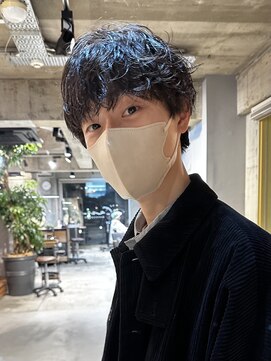 キュー(Cue_) 王道メンズニュアンスマッシュカットパーマ（表参道原宿）