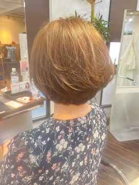 アトリエアルシュ(atelier ARCHE) 髪を梳かない丸みシルエットの大人女性のショートボブ