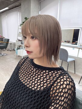 リミットバイアフィナー 大宮店(limit by Afinar) ボブ/切りっぱなしボブ/ホワイトベージュ/ブリーチ
