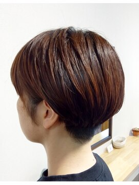 マド ショートボブ