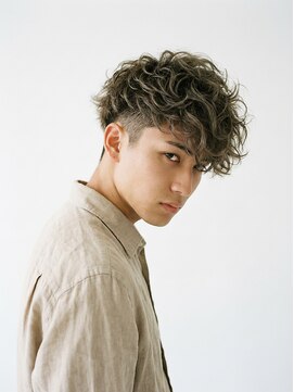 ミーロ 仙台東口(miiro) 刈り上げスペインカール10代20代30代アッシュベージュ