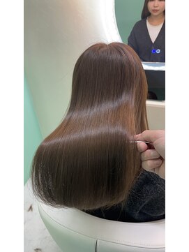 エラ(Ella) 髪質改善×ミルクティーブラウン