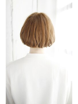 オルテプラスエヌ(horte +n) 20代30代40代　ニュアンスカールのバッサリボブ【京都駅】