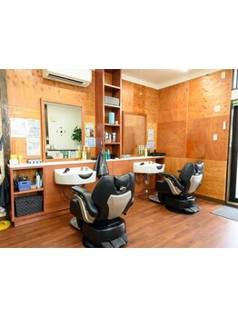 理容師と美容師が在籍している理容室!幅広い年齢層のお客様やご家族でも通えるアットホームな空間です*