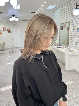 ロマーリ 岡山店(LOMARLIE) ミルクティーカラー_シャドールーツ