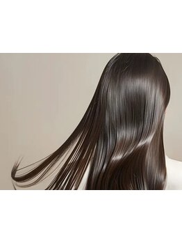 毎日が嬉しくなる髪のうるツヤ実感。“プリンセスケア”はクセや広がりを落ち着かせ、自然なまとまりに。