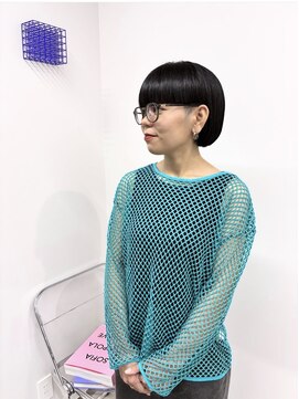 イラカ(elaka) ワイドバング×刈り上げ×ミニボブ