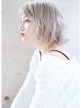 ヘアアンドメイク シークネクスト(HAIR&MAKE SeeK NEXT) 【SeeK NEXT】ハイトーン ホワイトアッシュ×ミニボブ