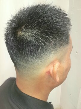 フュゼ(fusee) ベリーショート/4.5ミリ～0ミリのスキンフェード