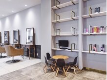 アース コアフュールボーテ みどり店(EARTH coiffure beaute)の雰囲気（家族みんなでくつろげる、特別なサロン空間。）
