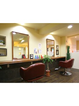 ナチュラルな艶ストレートで自然な仕上がりに☆髪のダメージを最小限に抑え、毛先までなめらかな手触りに。