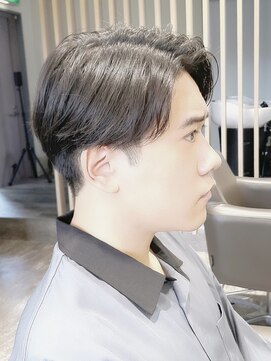 ハレ ヘアサロン(Hale hair salon) Haleビジネスニュアンスパーマセンターパートフェザーパーマ原宿