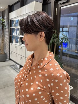 ステアケース 武蔵小杉店(stair:case) 大人のハンサムショート 白髪ぼかしハイライトローライト