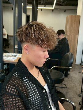 リッチブランドアンドコー(Rich Brand&Co) スペインカール ハイライトカラー　メンズカット　メンズパーマ