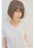 大人可愛い大人め前下がりショートヘアスタイル