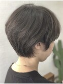 ショートボブ/ニュアンスカラー/センターパート/ブルージュ