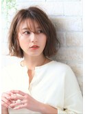 大人ガーリーフェザーバングピンクベージュくせ毛カットボブルフ