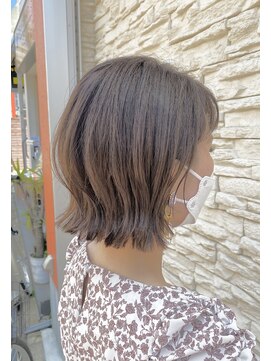 ハール ヘア スタジオ(haar HAIR STUDIO) ベルボブ　ミニボブ　外ハネ　ミルクティーグレージュ