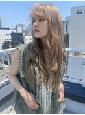 ブロンドベージュ×ロングヘア