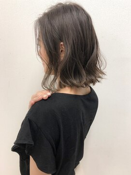 フルールバイアヴァンスクロス(Flulu by avance. cross) ブリーチなしWカラーで作る柔らか透明感ベージュ/30代/40代/50代