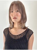 ぱっつん前髪×くびレイヤー×ミルクティーアッシュ