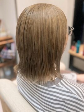 フリップビーアヴェダ(FLIP B AVEDA) 本八幡×ケアブリーチ×ミディアムボブ×オリーブアッシュ