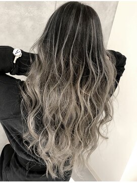 ピヨン 心斎橋(piLLon) 外国人風バレイヤージュ☆プラチナシルバー