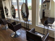 ヘアリゾート ルピア 太田(HAIR RESORT Rupiah)の雰囲気（施術を行う席は必ず一つ間隔を空けて行っております）