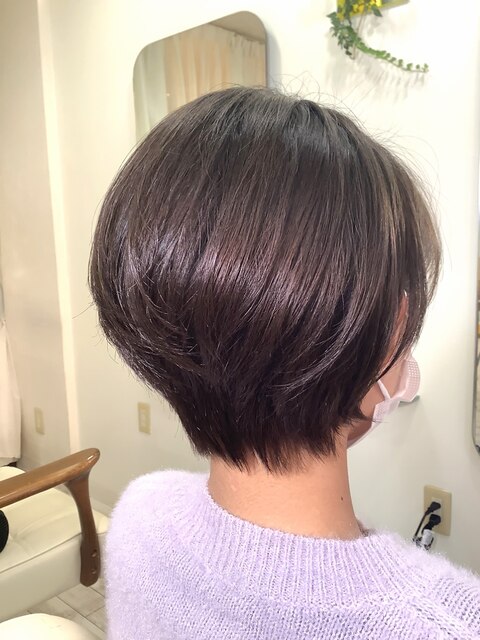 ツヤ感耳かけヘアーでアクセも映える