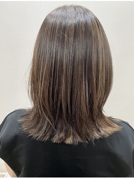 ゼン(ZEEN) 〔白髪ぼかし〕立体感ハイライト×外ハネレイヤー@30代40代50